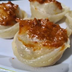 A picture of Momos and dip.