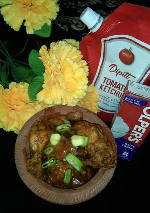 A picture of Chicken makhni handi.