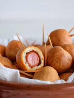 Una foto de Mini Salchichas “Corn Dogs”