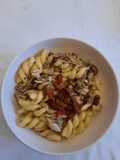 Fusilloni con sgombro, pomodorini e olive taggiasche