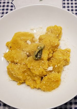 A picture of Pumpkin Gnocchi with less flour.