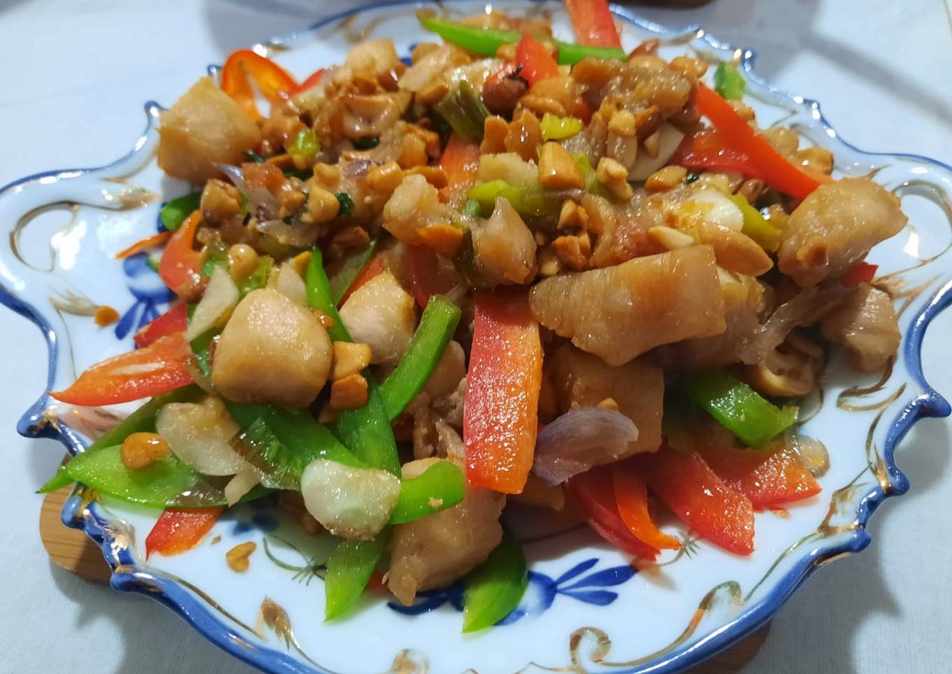Ayam goreng tumis bawang mix kacang mede