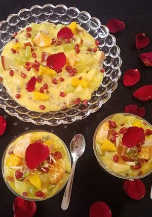 A picture of Fruit Custard.