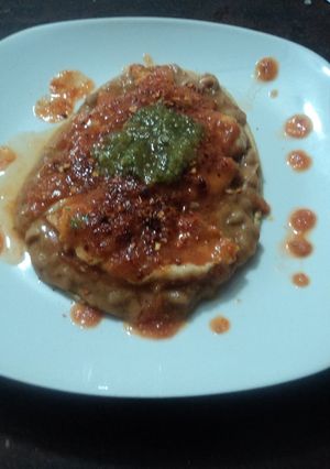 Una foto de Huarache de frijol con filete de pescado en salsa de jitomate asado al tequila y salsa verde Geras