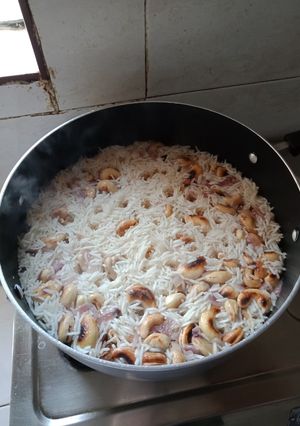 A picture of Cashew nut Rice.