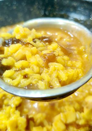 Una foto de Arroz meloso con anillas de calamar y alga dulse
