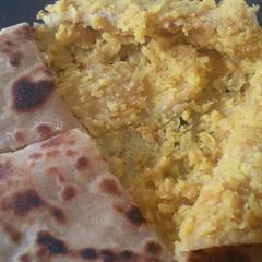 A picture of Dal Paratha.