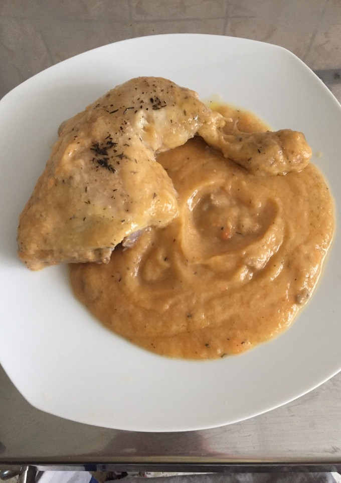 Una foto de Pollo con puré