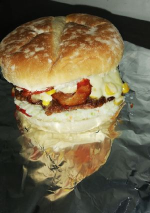 Una foto de Hamburguesa casera con pan artesanal Bimbo