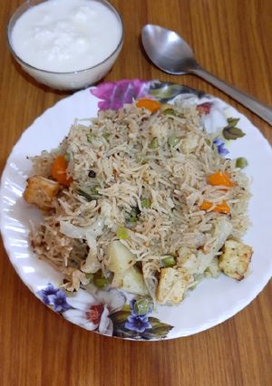 A picture of Vegetable Pulao Recipe in pressure cooker.