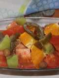 Ensalada de naranja, kiwi y tomate, con jalapeños