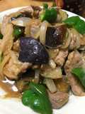 Berenjena, cebolla y cerdo con miso
