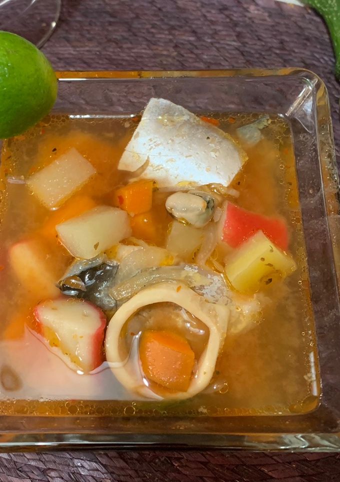 Una foto de Caldo de pescado y mariscos