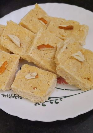 मूंगफली बर्फी (moongfali barfi recipe in Hindi) रेसिपी मुख्य फोटो