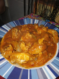 Una foto de Pollo con verduras a la sidra