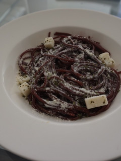 Una foto de Spaguettis al vino tinto con nata líquida