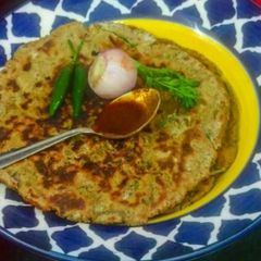 A picture of Bajra Rotla With Red chilli Garlic Chutney.