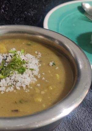 A picture of Kulith Pithi / hoursegram curry.