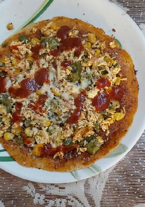 सूजी बेस वेज पनीर पिज़्ज़ा (sooji base veg paneer pizza recipe in Hindi) रेसिपी मुख्य फोटो