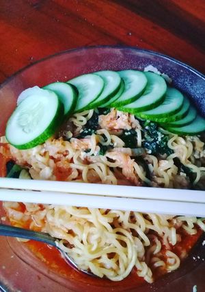 Foto resep Mie instan pedas bertabur sayur