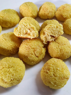 Una foto de Galletitas sin tacc de coco, limón y manzana sin azúcar