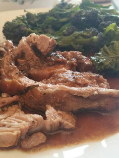 Una foto de Cordero al horno con gravy especial