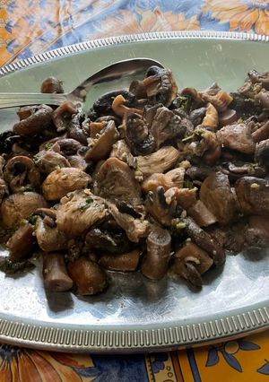 Une photo de Duo de champignons sautés ail rose et coriandre