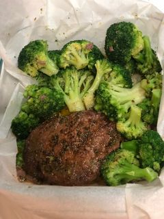 生酮版一鍋到底青花菜牛肉漢堡排 的食譜成品照片