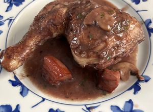 Foto principal de Pollo coq au vin
