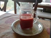 Una foto de licuado de remolacha manzana