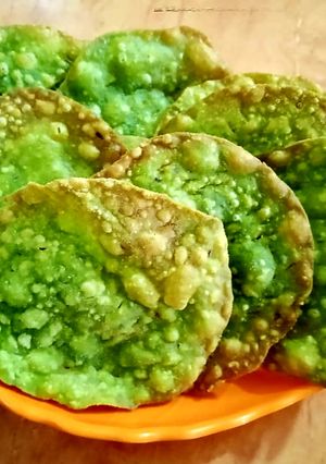 પાલક પૂરી (Palak Poori Recipe In Gujarati) રેસીપી મુખ્ય ફોટો