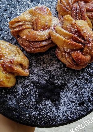 A picture of Cinnamon rolls (No yeast).