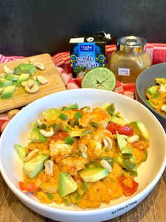 Une photo de Dahl lentilles corails, légumes et crevettes