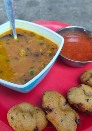 सांभर बड़ा (sambar vada recipe in hindi) रेसिपी मुख्य फोटो