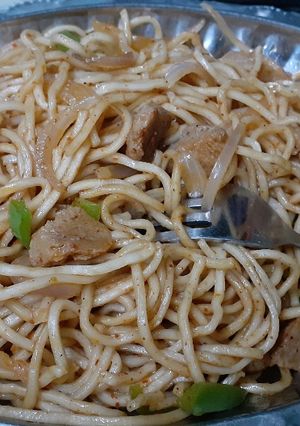 चाऊमिन (chowmein recipe in Hindi) रेसिपी मुख्य फोटो