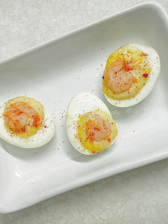 A picture of Shrimp with mayo on Devilled eggs.