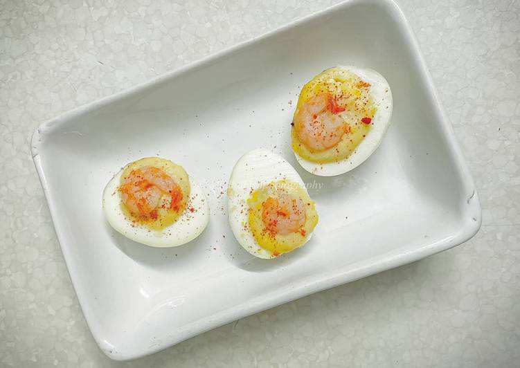 Shrimp with mayo on Devilled eggs