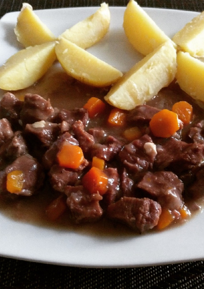 Una foto de Guiso de carne al vino tinto