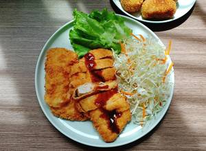 Hình của món Tonkatsu - Thịt heo chiên xù.