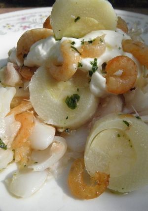 Una foto de Ensalada de lenguado y camarones
