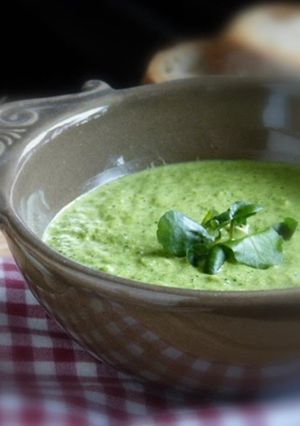 Une photo de Creme de cresson aux poireaux confits