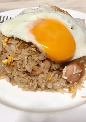 รูปของ ข้าวผัดไส้กรอก🍚