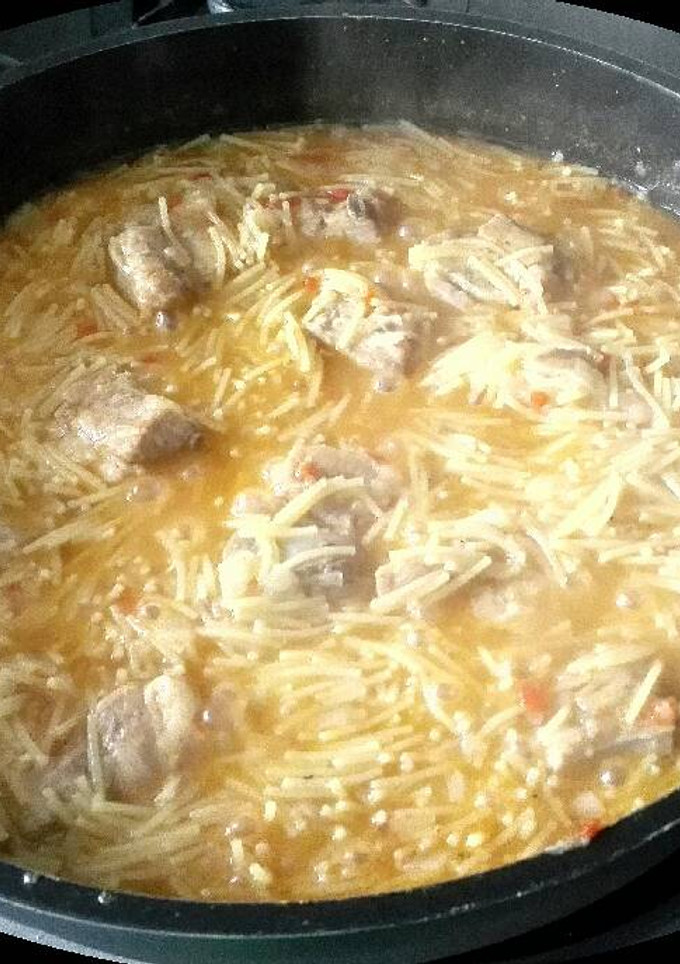 Una foto de Fideos con costilla de cerdo