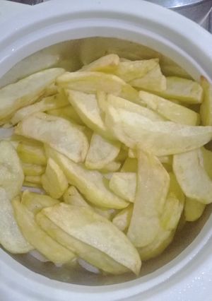 A picture of Potato wedges.