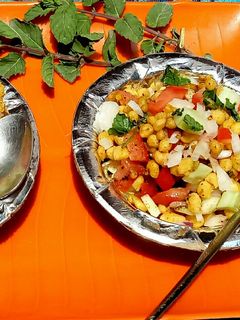 A picture of Boondi Bhel.