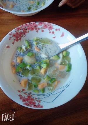 Hình của món Chè thái thạch lá dứa.