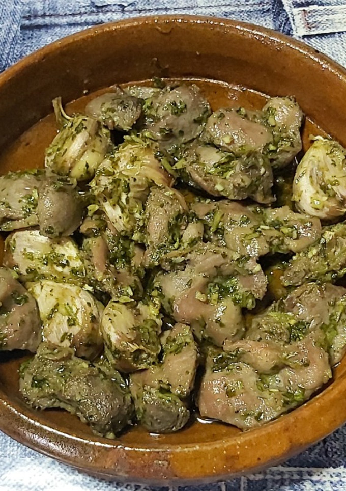 Una foto de Mollejas de pollo al ajillo