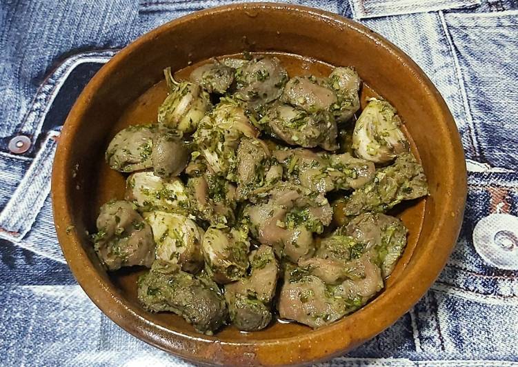 Mollejas de pollo al ajillo