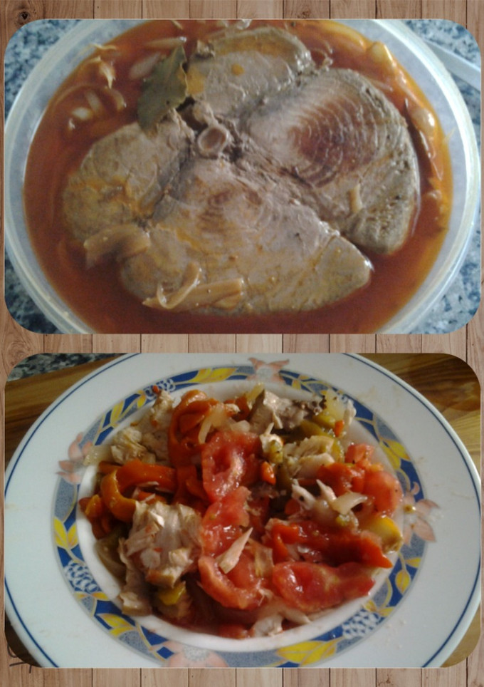 Una foto de Atún en escabeche y ensalada es deliciosa