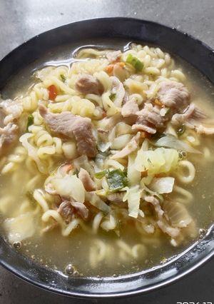 A picture of Instant Noodle.